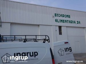 0003 diseno impresion rotulacion ecoarome ecofresco alimentacion congelados granollers design ingrup estudio granollers barcelona fachada antigua preparacion para pintura detalle estado fachada
