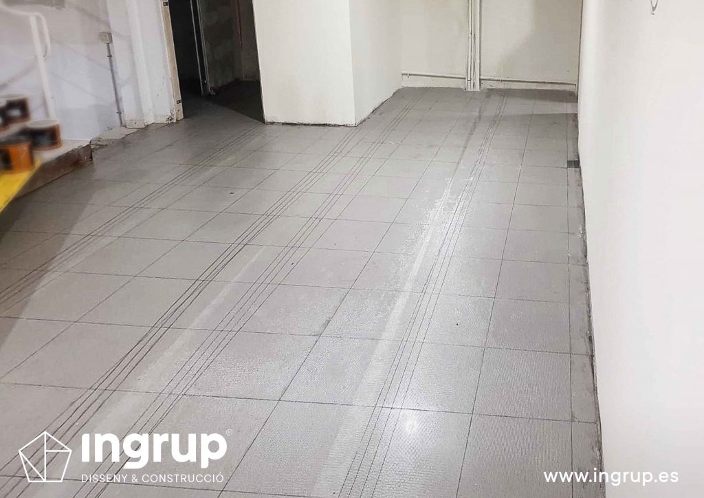 0003 ingrup estudi obra y construccion diseno reforma granollers barcelona preparacion suelo para aplicacion de microcemento rejilla sujecion