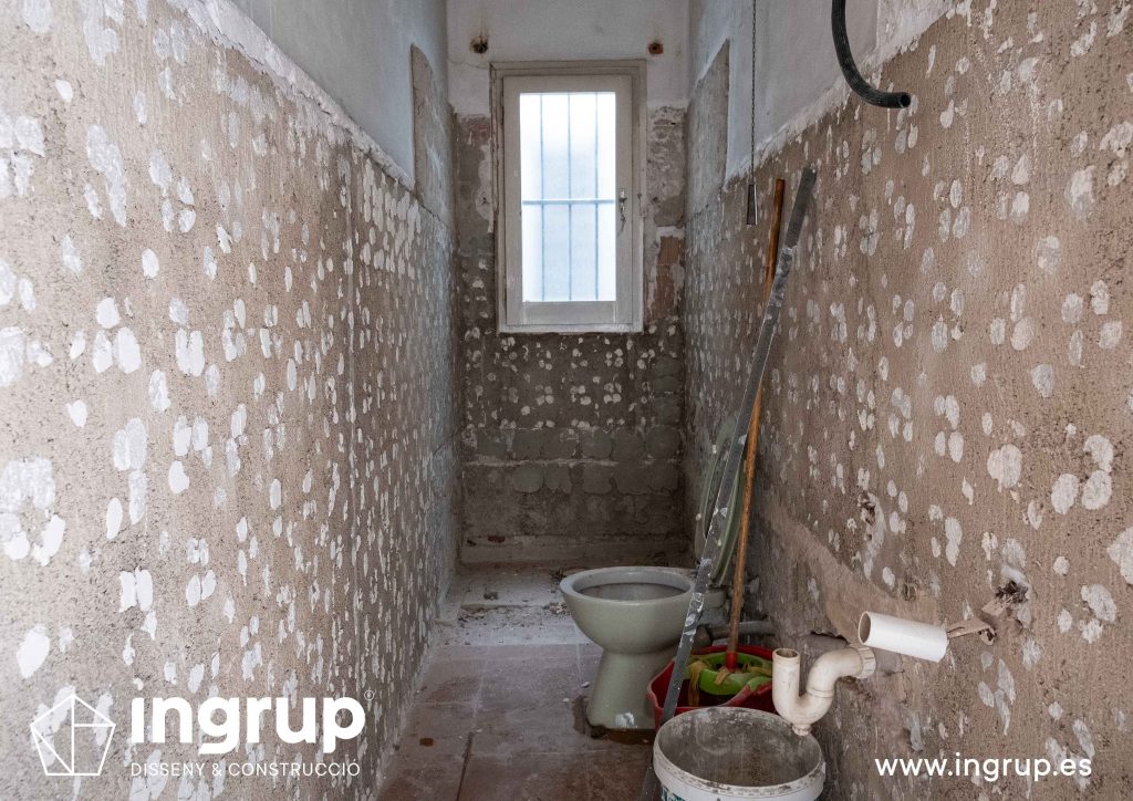 0003 reforma integral vivienda ingrup estudi diseno construccion granollers barcelona obra reforma completa de baño repicado paredes pavimento