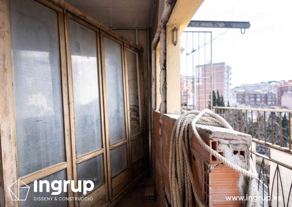 0006 reforma integral vivienda ingrup estudi diseno construccion granollers barcelona obra reforma sustitución ventanal cerramiento aluminio exterior balcon