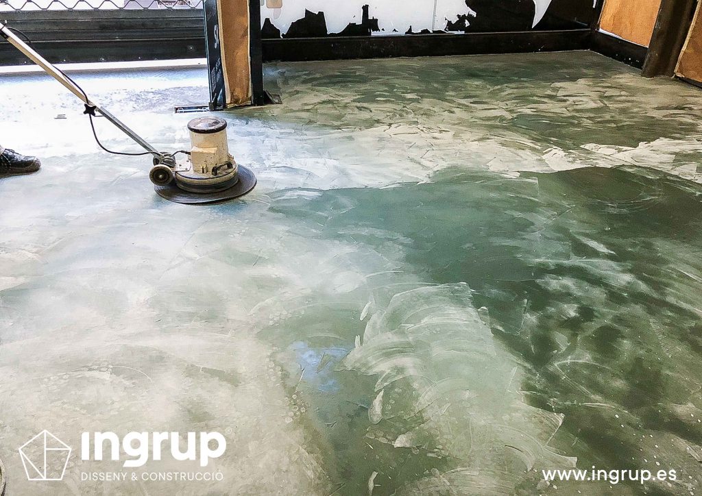 0009 ingrup estudi obra y construccion diseno reforma granollers barcelona aplicacion de microcemento pulido
