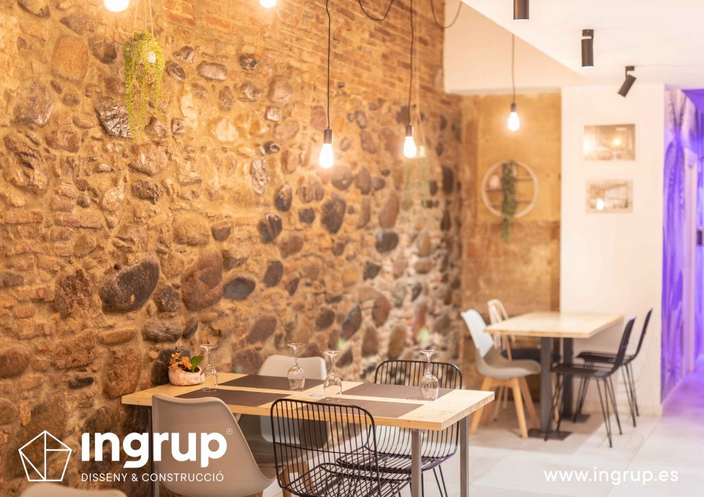 0010 la magrana restaurante ingrup estudi diseno construccion granollers barcelona obra reforma interiorismo comedor nuevo iluminacion mobiliario medida ladrillo visto decoracion detalle mobiliario