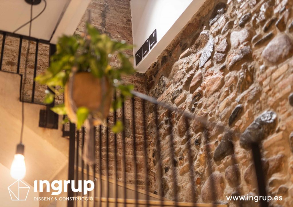 0019 la magrana restaurante cuina meditarrania ingrup estudi diseno construccion granollers barcelona obra reforma interiorismo detalle acabados escaleras nuevas barandilla plantas medida hierro negro
