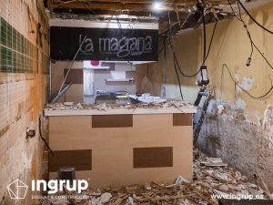 la magrana restaurante cuina meditarrania ingrup estudi diseno construccion granollers barcelona obra reforma interiorismo barra entrada antigua derribo local antes