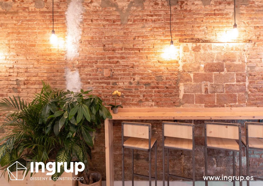005 la magrana restaurante cuina meditarrania ingrup estudi diseno construccion granollers barcelona obra reforma interiorismo zona barra tapas iluminacion decoracion pared ladrillo
