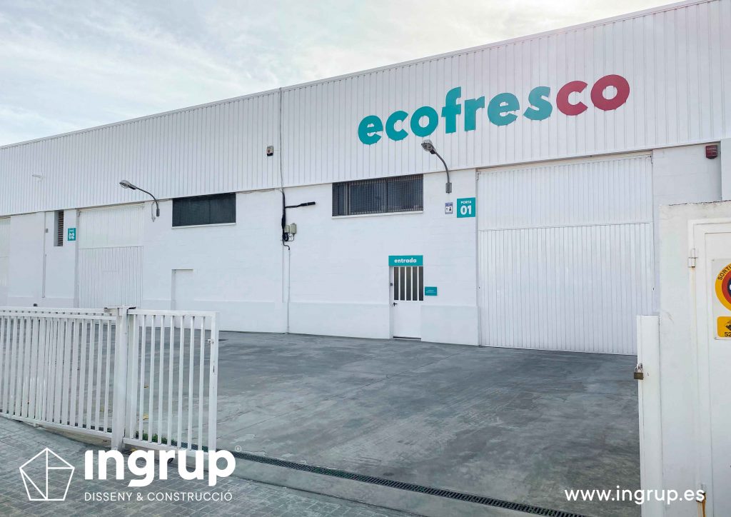 01 fachada principal rotulacion corporeas pintura industrial señaletica ingrup estudio diseno retail granollers barcelona nave industrial