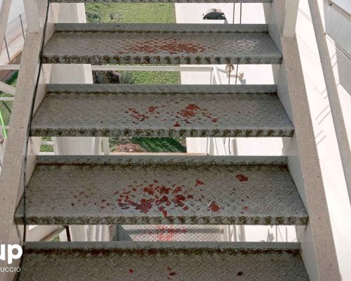 02 kh7 mantenimiento empresas retail ingrup estudi granollers estado deteriorado escaleras interior