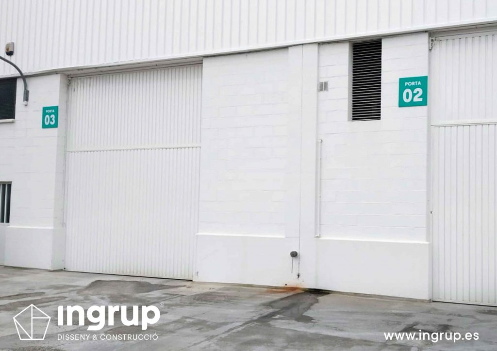 03 fachada principal rotulacion corporeas pintura industrial señaletica ingrup estudio diseno retail granollers barcelona nave industrial señaletica