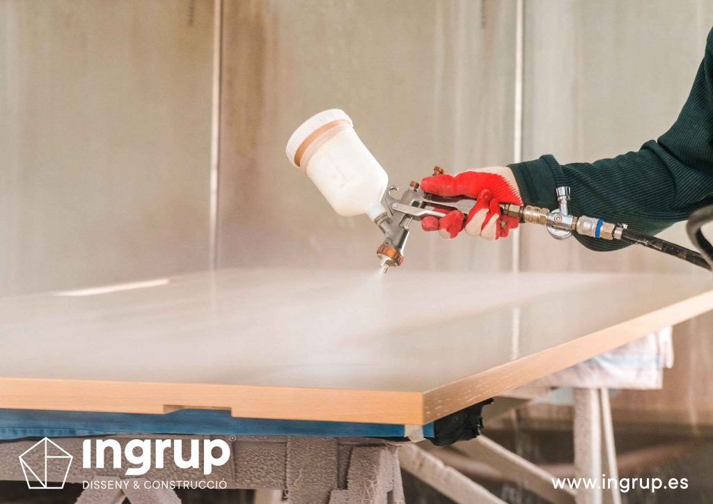 lacado-puertas-viviendas-locales-comerciales-pintura-calidad-ingrup-estudio-diseno-construccion-retail-granollers-barcelona