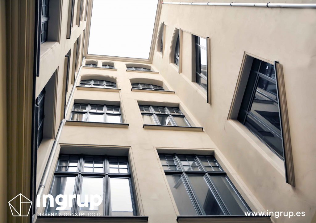 patio-de-luces-vivienda-comunidades-pintura-mantenimiento-rehabilitacion-ingrup-estudi-diseno-construccion-retail-granollers-barcelona