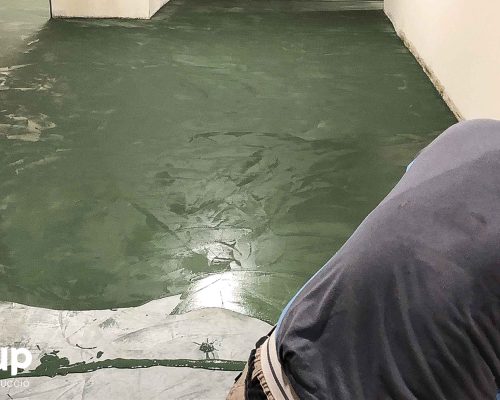 03 ingrup estudi obra y construccion diseno reforma granollers barcelona aplicacion de capa color verde microcemento en restaurante