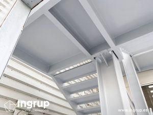 04 antes estado escalera mantenimiento empresas retail ingrup estudio granollers detalle acabado