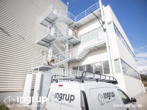06 antes estado escalera mantenimiento empresas retail ingrup estudio granollers acabado final