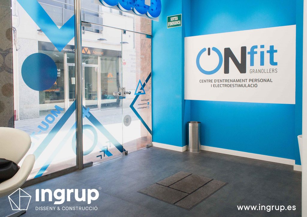 06 rotulacion interior local comercial gimnasio ingrup estudi diseno construcion granollers barcelona vinilo impresion corte transparente cristalera instalacion aplicacion marca