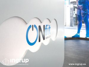 08 detalle mostrador con rotulacion nueva ingrup estudi granollers vinilo impresion retail