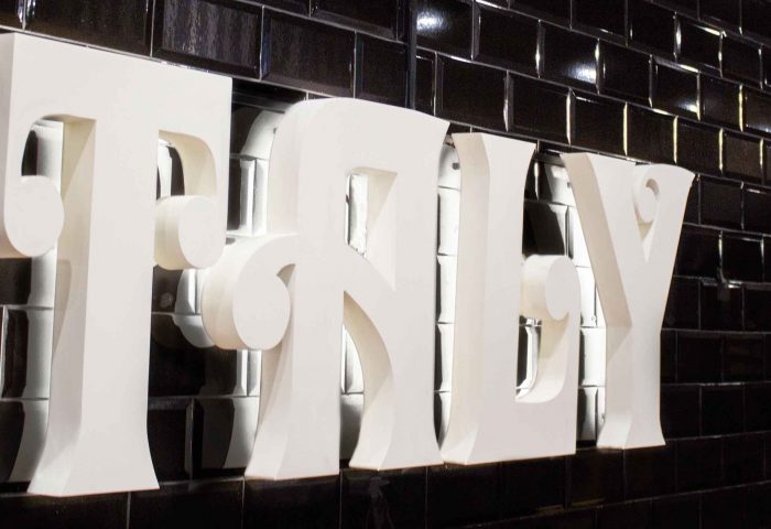 15 rotulacion slider ingrup estudi diseno construccion retail granollers barcelona corporeas vinilos led retroiluminacion cajon luminoso madera pvc metacrilato rotulos