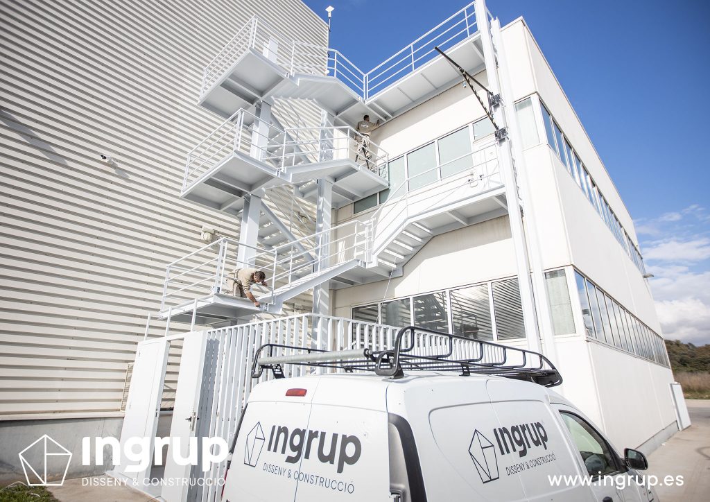 mantenimiento escalera emergencias pintura industrial ingrup estudi