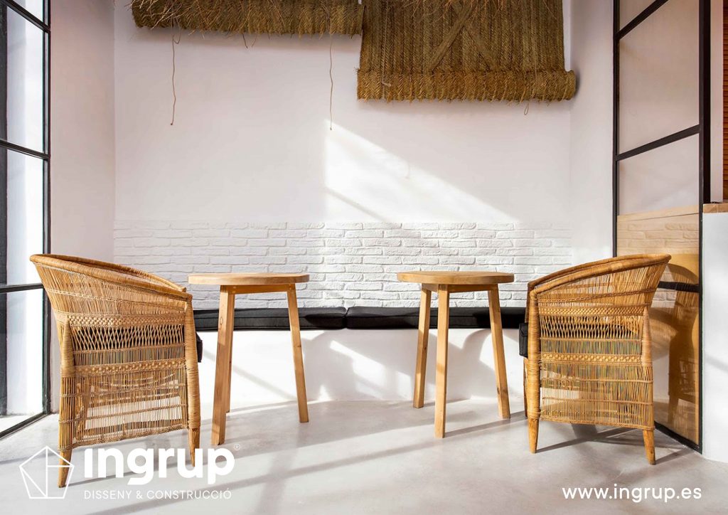 000 entrada recepcion maro azul ingrup estudi