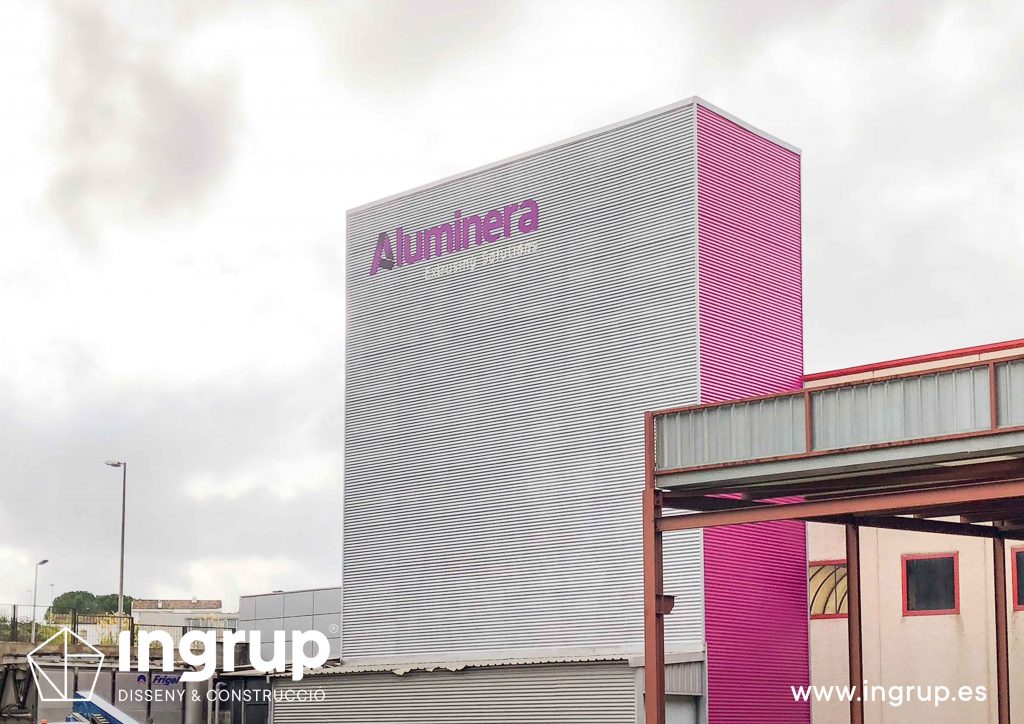 01 rotulación nave industrial aluminera pintura industrial torre letras corporeas gran formato aluminio vinilo impreso ingrup estudi diseno construccion retail granollers barcelona