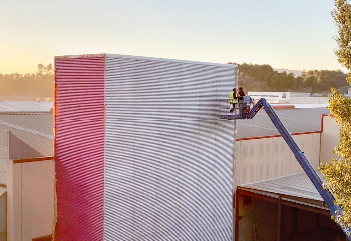 01 slider aluminera pintura industrial fachada torre nave industrial elevador operarios ingrup estudi diseno construccion retail rotulacion granollers barcelona