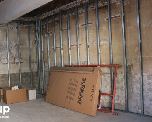 02 colocacion estructura pladur trasdosados bar jj ingrup estudi diseno construccion retail granollers barcelona