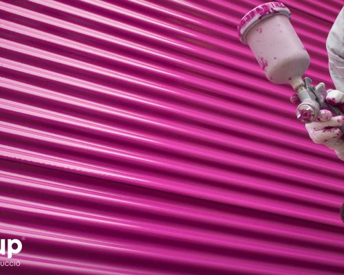 02 detalle rotulación nave industrial aluminera pintura industrial torre gran formato operario ingrup estudi diseno construccion retail granollers barcelona