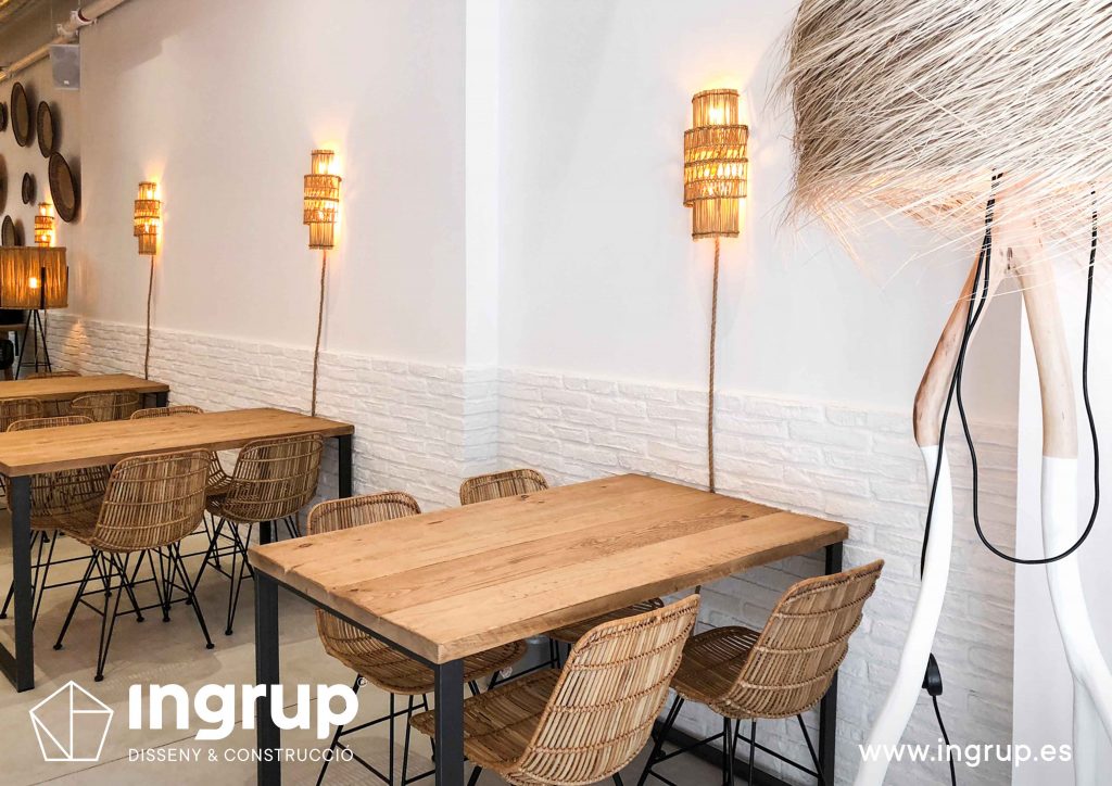 02 interiorismo comercial mobiliario restaurante maro azul iluminacion led instalacion ingrup estudi diseno construccion retail granollers barcelona