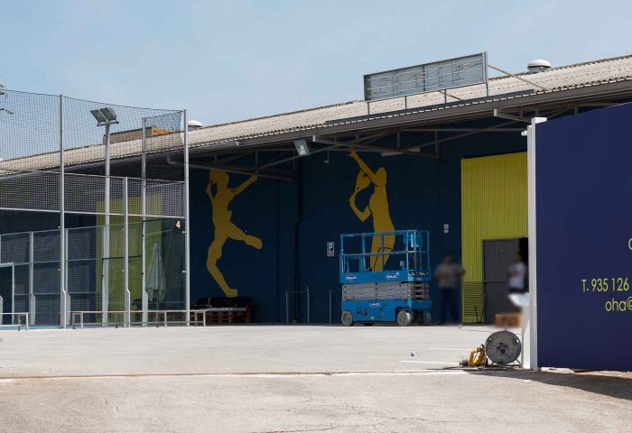 02 rotulación integral retail puertas vinilo impreso retroiluminado padel ohapadel ingrup estudi diseno construccion instalaciones deportivas