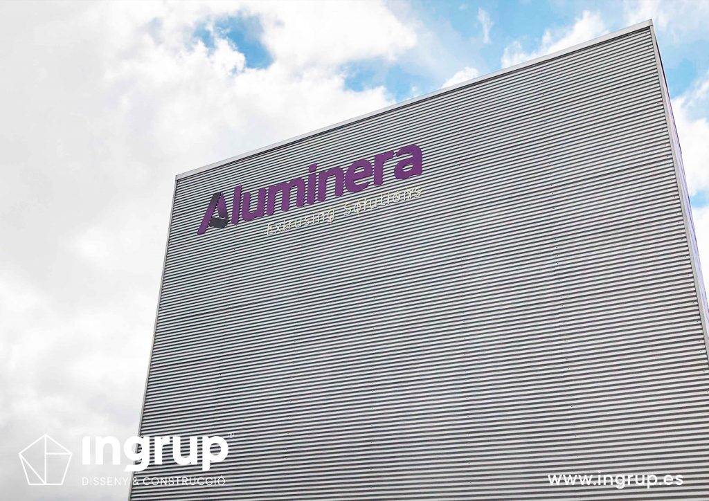 02 rotulación nave industrial aluminera pintura industrial torre letras corporeas gran formato aluminio vinilo impreso ingrup estudi diseno construccion retail granollers barcelona