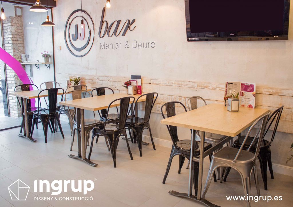 03 comedor exterior mobiliario restauracion letras corporeas obra reforma integral interiorismo bar jj ingrup estudi diseno construccion retail rotulacion granollers barcelona