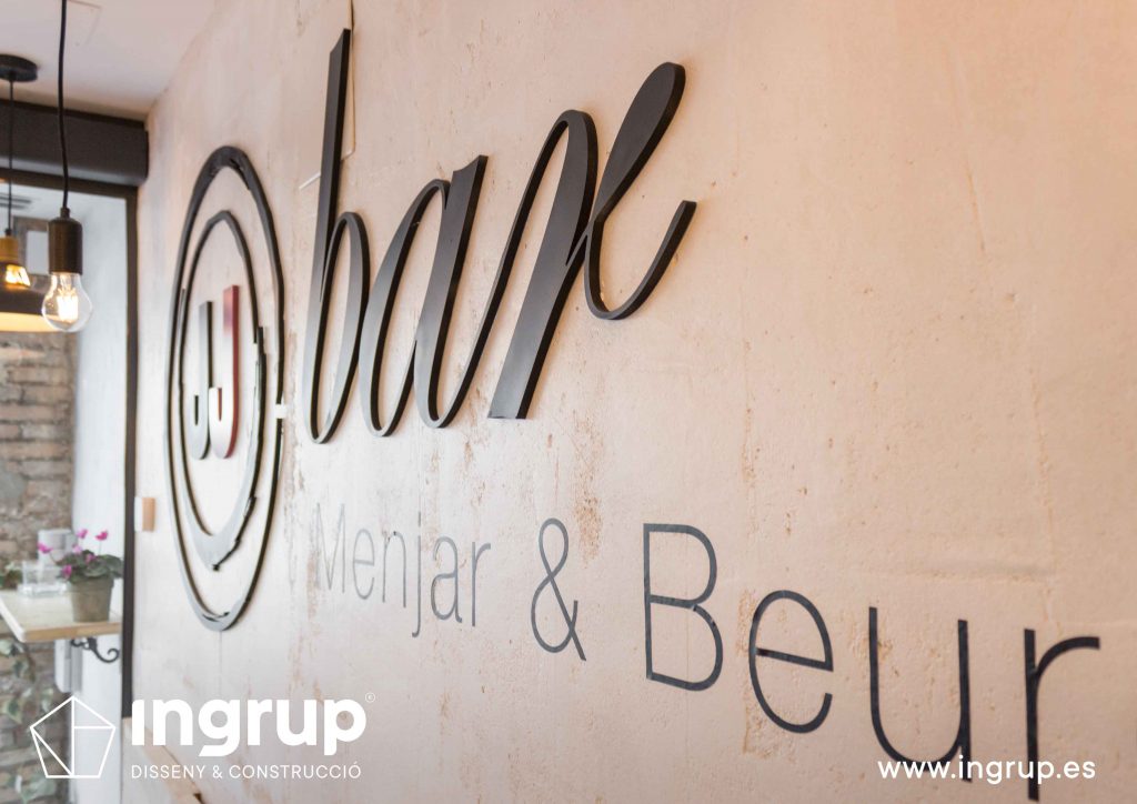 04 detalle rotulo letras corporeas obra reforma integral interiorismo bar jj ingrup estudi diseno construccion retail rotulacion granollers barcelona