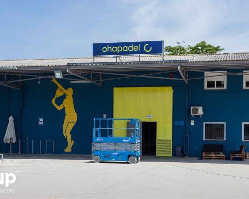 04 trabajos elevador rotulacion retail vinilos impresion entrada instalaciones deportivas ohapadel ingrup estudi diseno construccion fabricacion instalacion