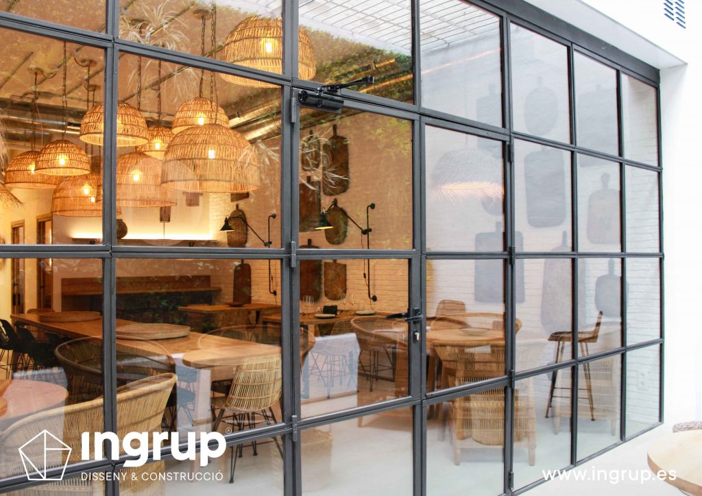 05 cristalera nueva fabricacion hierro a medida interiorismo comercial obra reforma terraza jardin vertical restaurante maro azul ingrup estudi diseno construccion retail granollers barcelona