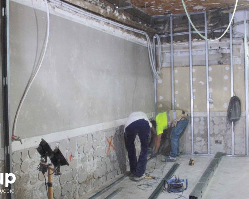 06 instalacion pladur trasdosados tabiques hidrofugos ingrup estudi diseno construccion retail granollers barcelona estructura