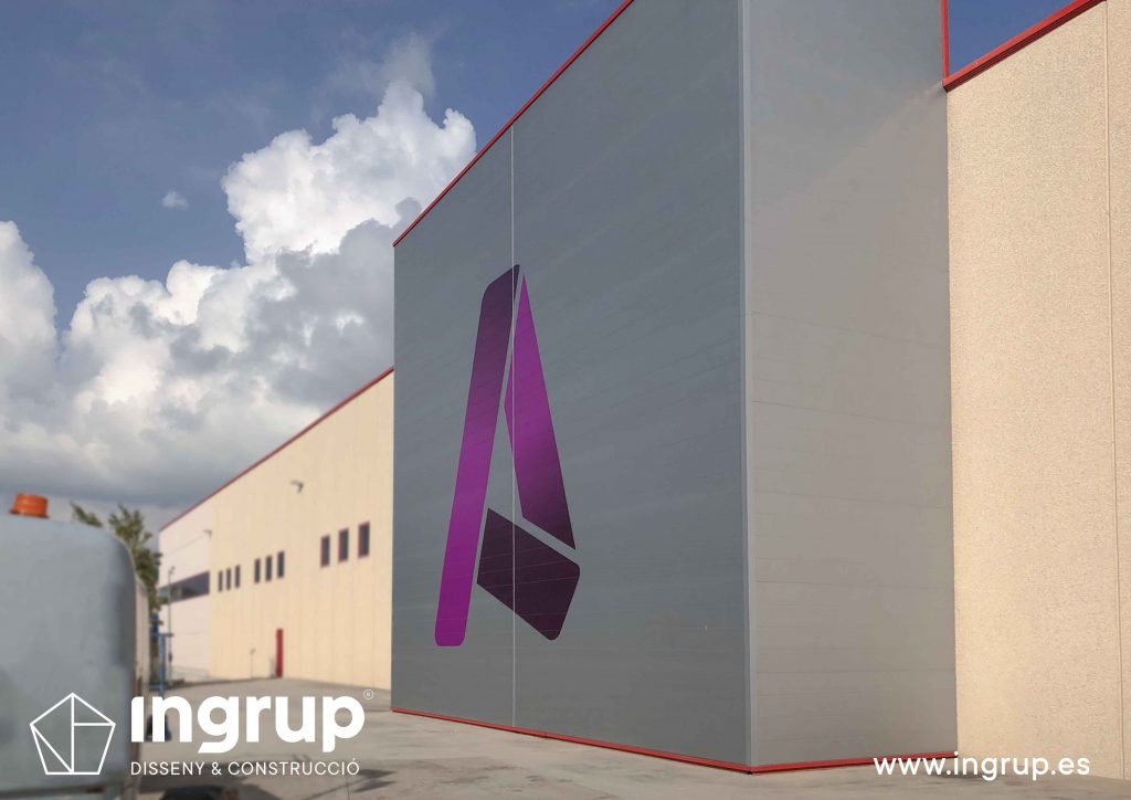 06 rotulación nave industrial aluminera vinilo gran formato impreso aplicacion marca ingrup estudi diseno construccion retail granollers barcelona