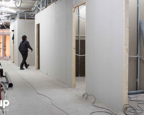 08 aplacado pladur distribucion aberturas puertas premarcos ingrup estudi estudio diseno construccion retail rotulacion granollers barcelona interiorismo