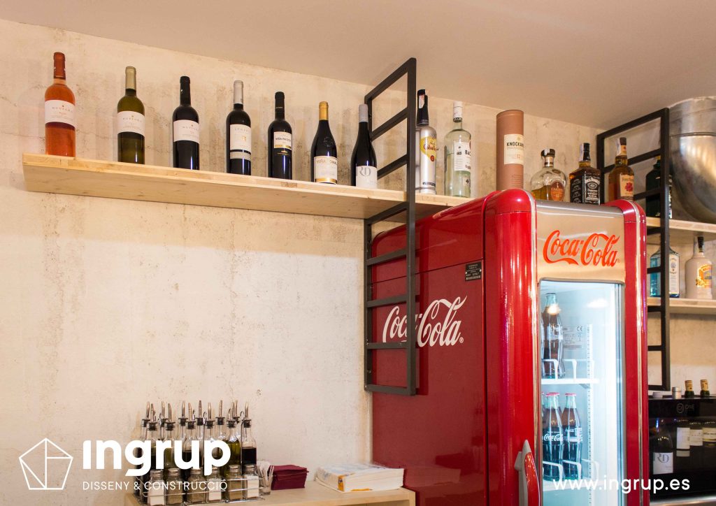 08 estanterias contrabarra vino a medida fabricacion propia barra obra reforma integral interiorismo bar jj ingrup estudi diseno construccion retail rotulacion granollers barcelona