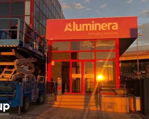 09 instalacion rotulo rotulación nave industrial aluminera gran formato aluminio vinilo impreso ingrup estudi diseno construccion retail granollers barcelona