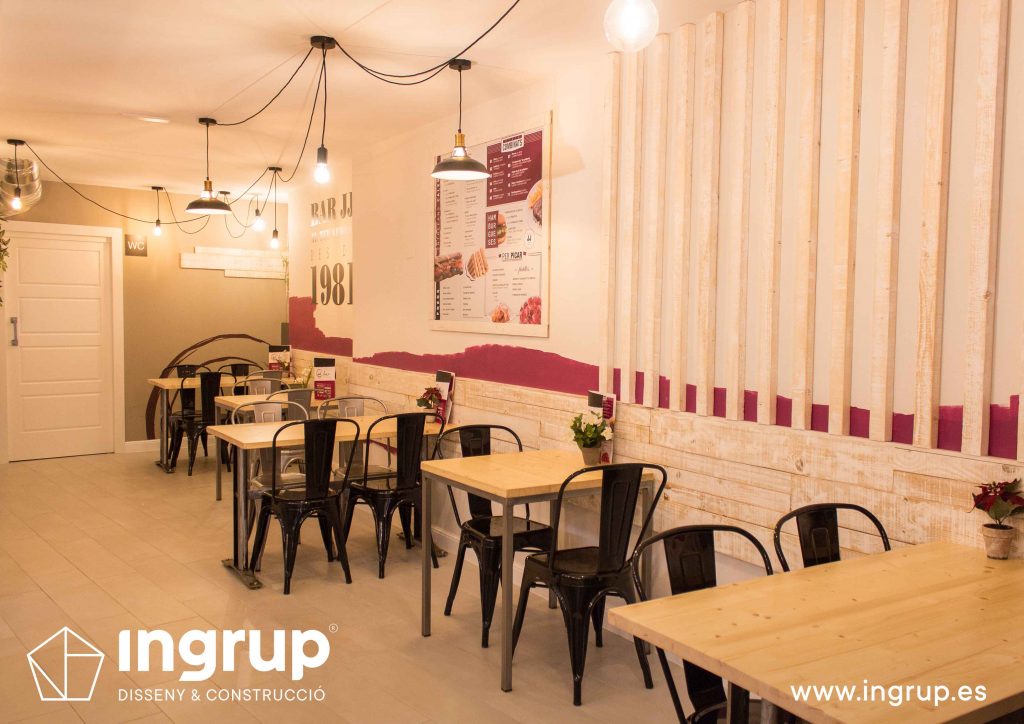 11 comedor interior pintura decorativa madera decoracion iluminacion mobiliario restauracion ingrup estudi diseno construccion retai granollers barcelona