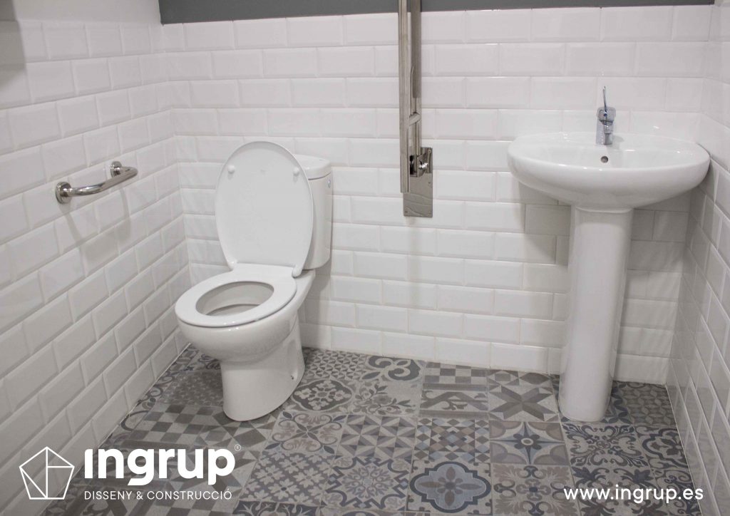 14 interior baño pavimento hidraulico sanitario alicatado metro pintura decorativa ingrup estudi diseno construccion retai granollers barcelona