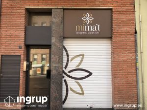 16 entrada pintura decorativa persiana cajon luminoso letras corporeas metacrilato vinilo decorativo fabricacion ingrup estudi diseno construccion retail rotulacion interiorismo granollers barcelona