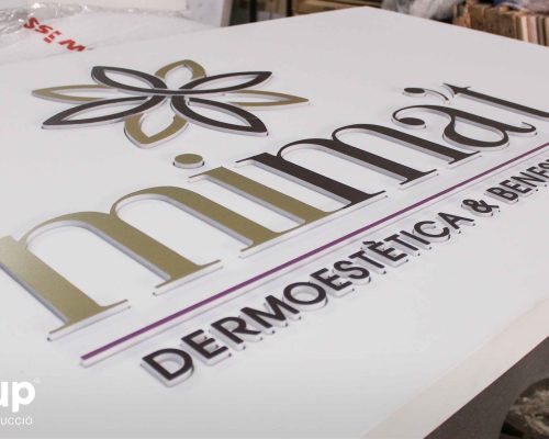 22 fabricacion rotulo dermoestetica cajon luminoso letras corporeas metacrilato vinilo impreso ingrup estudi estudio diseno construccion retail rotulacion granollers barcelona interiorismo