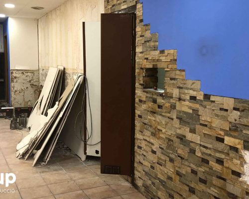 001 reforma integral local comercial derribo saneamiento paredes escombros limpieza ingrup estudio diseno construccion retail granollers barcelona