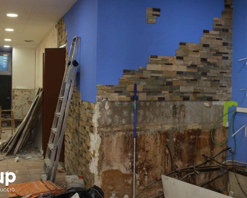 003 reforma integral local comercial derribo saneamiento paredes escombros limpieza ingrup estudio diseno construccion retail granollers barcelona