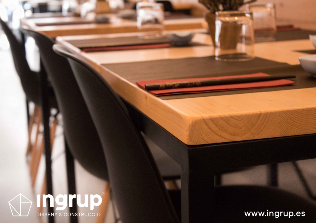 010 detalle mesa fabricacion mobiliario madera maciza interiorismo ingrup estudi diseno construccion granollers barcelona