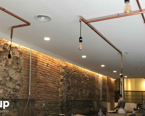 11 instalacion electrica iluminacion decorativa led reforma integral local comercial vermuteca interiorismo 3d ingrup estudi diseno construccion retail granollers barcelona