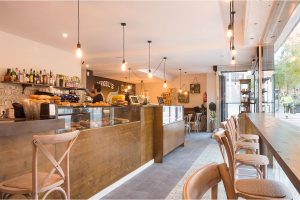 00 miniatura proyecto integral de interiorismo comercial. diseño, obra y reforma integral de local comercial en el centro de granollers. espacio gastronómico vermuteria.