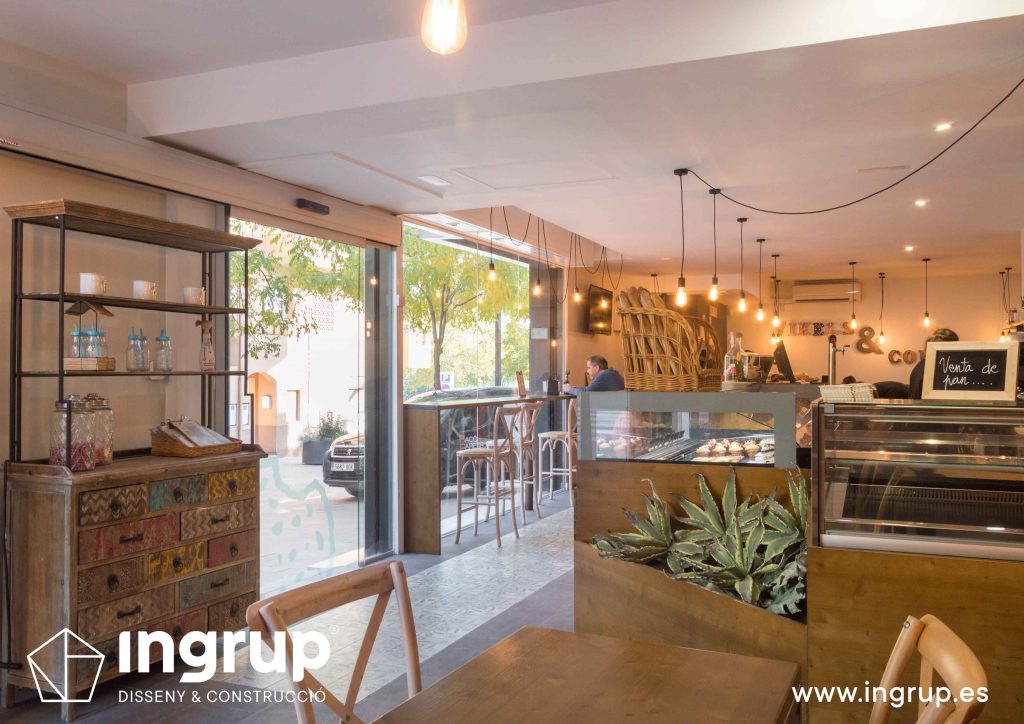 006 interior entrada iluminación interiorismo comercial reforma integral ingrup estudi diseno construccion retail granollers barcelona