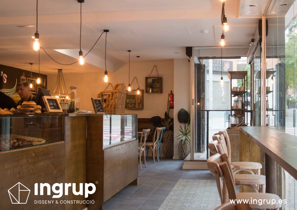 009 barra principal fabricacion a medida madera iluminacion pavimento hidraulico iluminacion ingrup estudi diseno construccion retail granollers barcelona