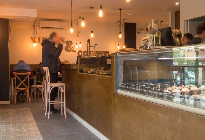 03 slider reforma integral interiorismo comercial local mobiliario iluminacion barra entrada luz natural ingrup estudio diseno construccion retail granollers barcelona